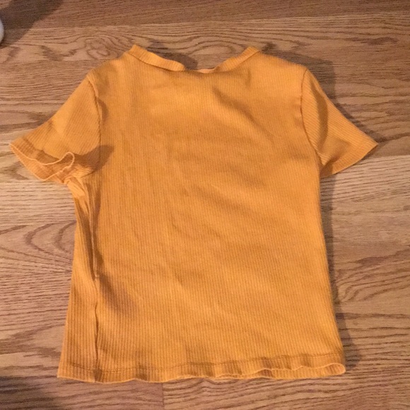 H&M Mustard yellow cropped t-shirt - Picture 2 of 3